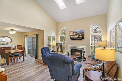 885 Dandridge Ct, Elgin, IL 60120 photo 4
