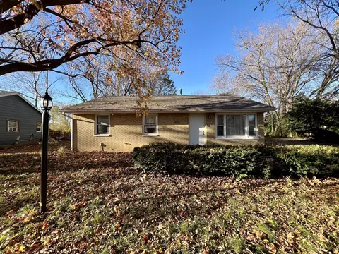 1409 Garden Hills Dr, Champaign, IL 61821