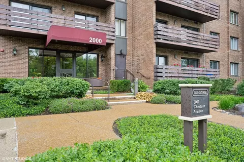 2000 Chestnut Ave #210, Glenview, IL 60025