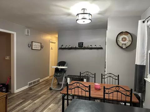 Entry Way - 537 E High St, Morrison, IL 61270 photo 1 of 2