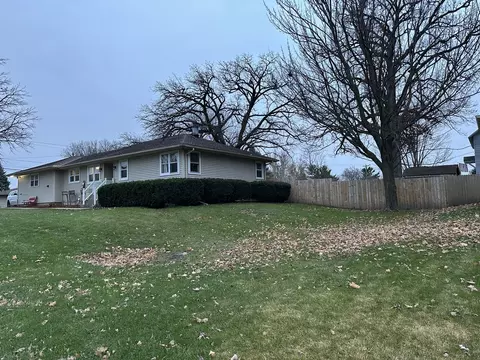 Exterior - 537 E High St, Morrison, IL 61270 photo 2 of 3