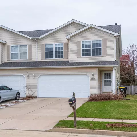 1231 Beacon Hill Ct, Normal, IL 61761 photo 2