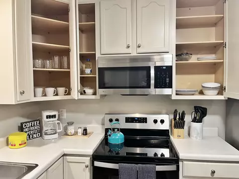 1231 Beacon Hill Ct, Normal, IL 61761 photo 8
