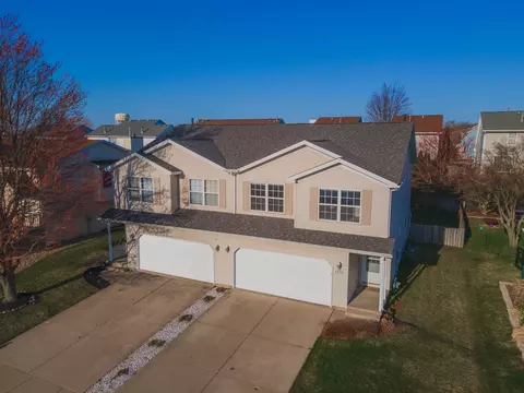 1231 Beacon Hill Ct, Normal, IL 61761