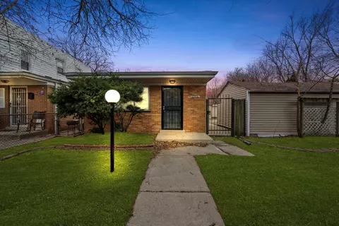 6906 S Kimbark Ave, Chicago, IL 60637