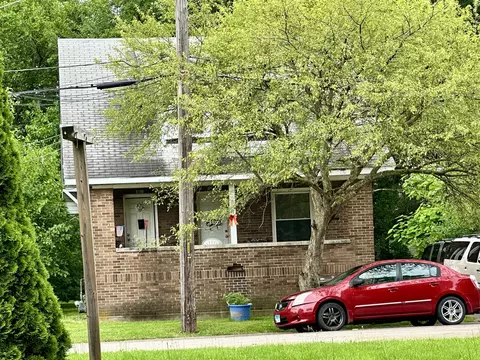 238 S 240 S Entrance Ave, Kankakee, IL 60901