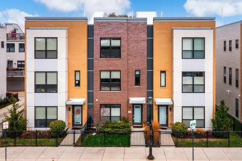 942 Madison St, Oak Park, IL 60302
