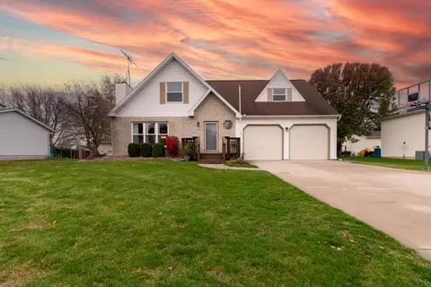 704 N East St, Hudson, IL 61748