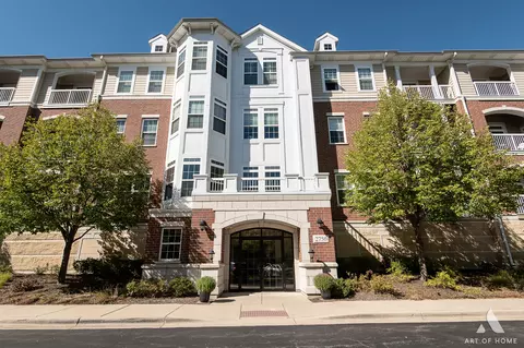 2750 Commons Dr #205, Glenview, IL 60026