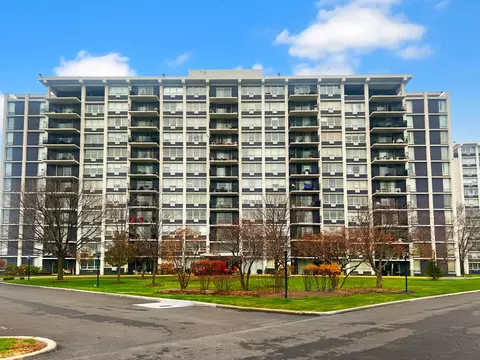 8809 W Golf Rd #4H, Niles, IL 60714