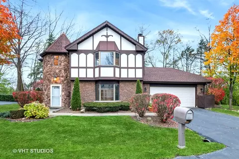 11739 S Black Forest Ln, Palos Park, IL 60464