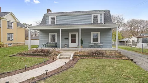 502 4th St, Oregon, IL 61061