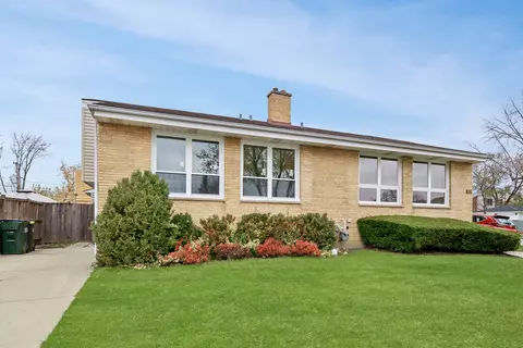 9214 W Church St, Des Plaines, IL 60016