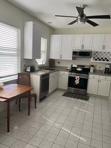 Kitchen - 13633 Redbud Ct, Plainfield, IL 60544 photo 1 of 2