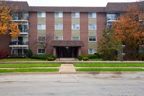 1025 S Fernandez Ave #3C, Arlington Heights, IL 60005