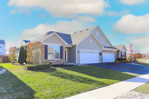 8200 Arlington Ln, Joliet, IL 60431