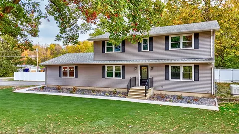 2501 E 1658th Rd, Ottawa, IL 61350
