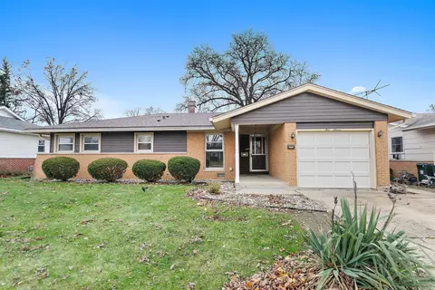 516 Ridgewood Rd, Elk Grove Village, IL 60007