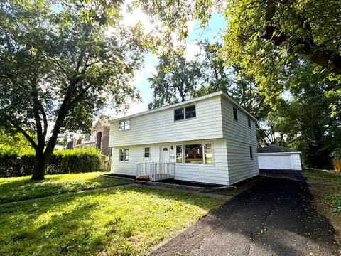 741 W Kenilworth Ave, Palatine, IL 60067