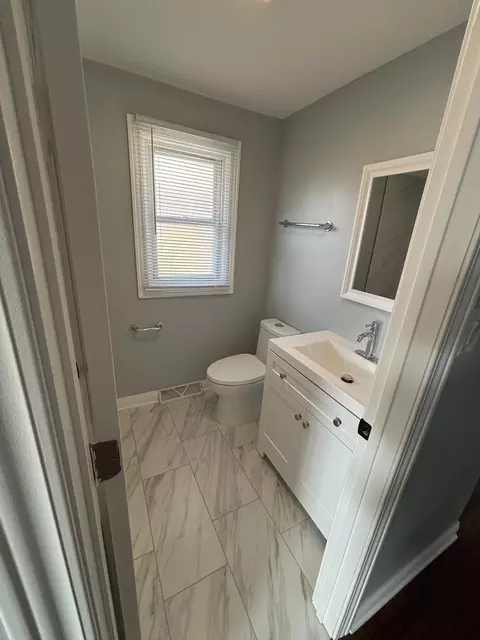 Bath - Undisclosed, Chicago, IL 60643 photo 1 of 2