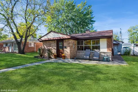 17932 Wildwood Ave, Lansing, IL 60438