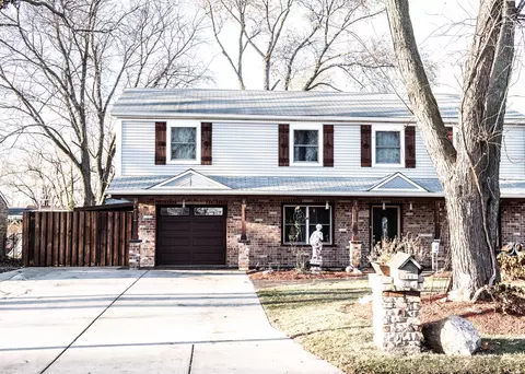 185 S Pinecrest Rd, Bolingbrook, IL 60440