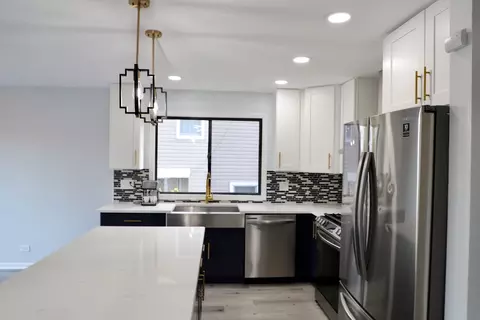 Kitchen - 776 Voyager Dr, Bartlett, IL 60103 photo 4 of 5