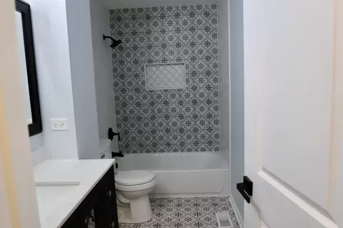 Bath - 776 Voyager Dr, Bartlett, IL 60103 photo 1 of 3
