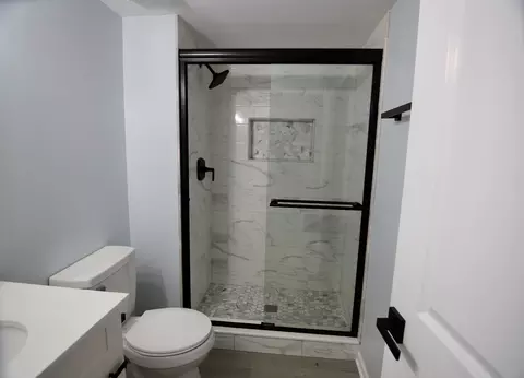 Bath - 776 Voyager Dr, Bartlett, IL 60103 photo 3 of 3