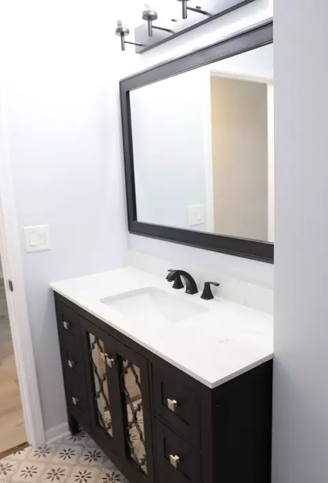Bath - 776 Voyager Dr, Bartlett, IL 60103 photo 2 of 3