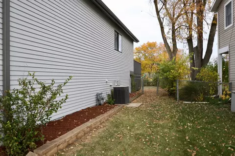 Exterior - 776 Voyager Dr, Bartlett, IL 60103 photo 3 of 9