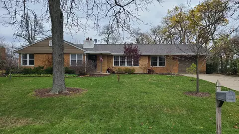 6 N655 Spring Ct, Medinah, IL 60157
