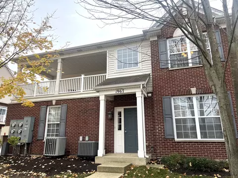 1967 Oxley Cir, Naperville, IL 60563