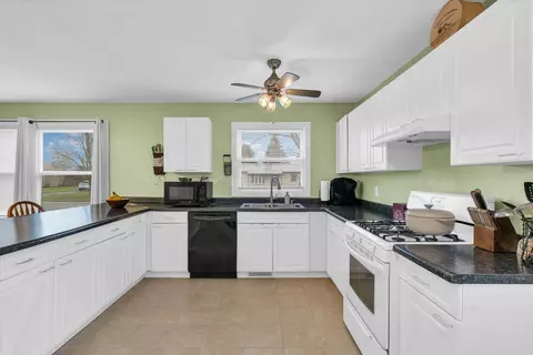 Kitchen - 409 W Broadway St, Ogden, IL 61859 photo 4 of 7