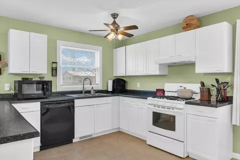 Kitchen - 409 W Broadway St, Ogden, IL 61859 photo 3 of 7