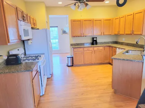236 Cedarfield Dr, Bartlett, IL 60103 photo 10