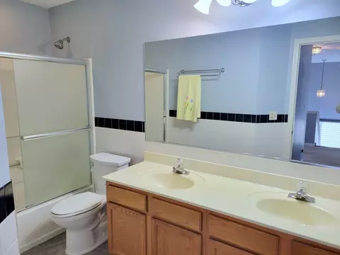 236 Cedarfield Dr, Bartlett, IL 60103 photo 22
