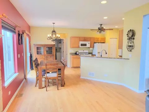 236 Cedarfield Dr, Bartlett, IL 60103 photo 7