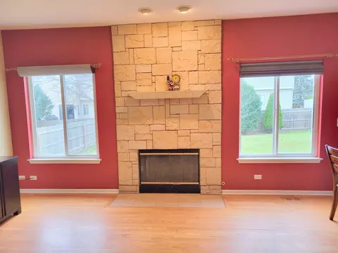 236 Cedarfield Dr, Bartlett, IL 60103 photo 5