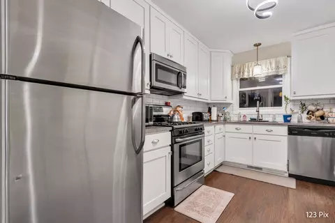 Kitchen - 3703 Rywick Ct, Rolling Meadows, IL 60008 photo 3 of 3