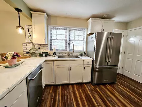 Kitchen - 213 S Mclean Blvd, Elgin, IL 60123 photo 2 of 7