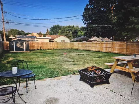 Exterior - 213 S Mclean Blvd, Elgin, IL 60123 photo 5 of 7