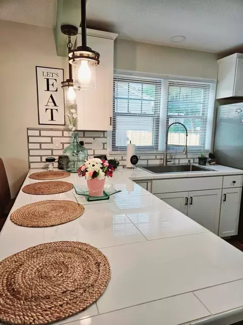 Kitchen - 213 S Mclean Blvd, Elgin, IL 60123 photo 7 of 7