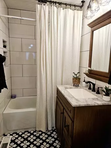 Bath - 213 S Mclean Blvd, Elgin, IL 60123 photo 1 of 3