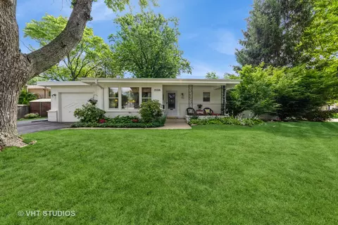 1038 Brookside Ln, Deerfield, IL 60015