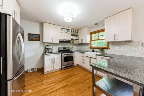 Kitchen - 1038 Brookside Ln, Deerfield, IL 60015 photo 2 of 2