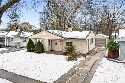 219 W Wayne Pl, Wheeling, IL 60090 photo 3