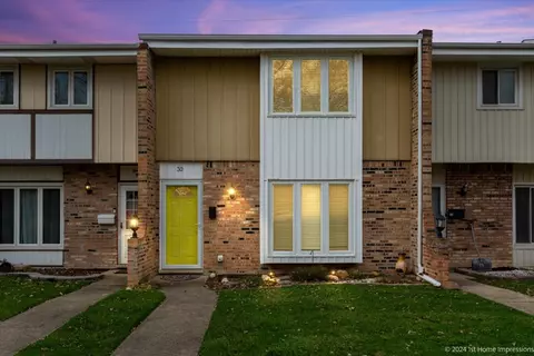 30 Ottawa Ct, Justice, IL 60458