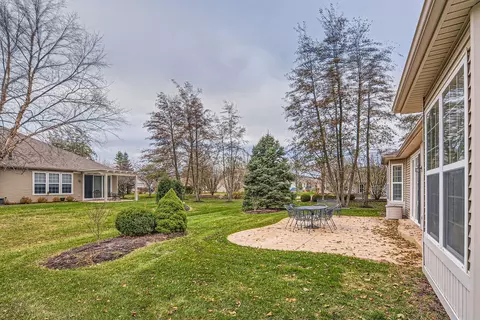Exterior - 2457 Sandy Stream Ln, Elgin, IL 60124 photo 4 of 9