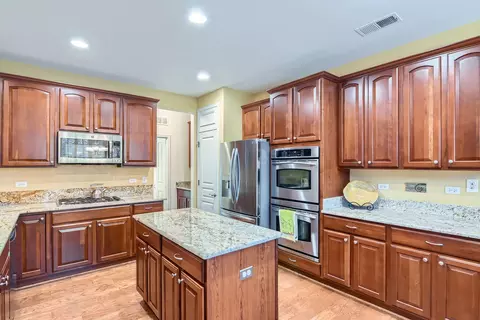 Kitchen - 2457 Sandy Stream Ln, Elgin, IL 60124 photo 1 of 3